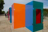 La Fiac 2013, sculpture colorée de Sam Falls, sans titre, installée aux Tuileries à Paris